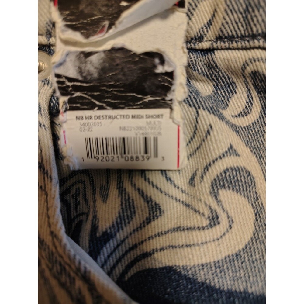 NB NWT High Rise Swirl Print Denim Shorts - frayed hem w/ 1" slits on the sides - Picture 9 of 11